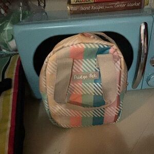 Fridge pack for drinks on the go